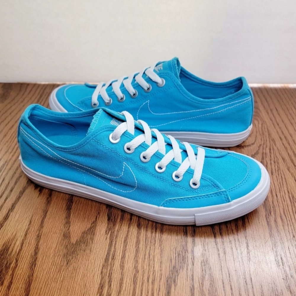 Nike Women's Go Canvas Size 10 Low Top Blue